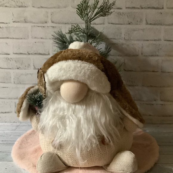 Sleigh Hill Trading Company Large Gnome With Snowshoe - Picture 5 of 6